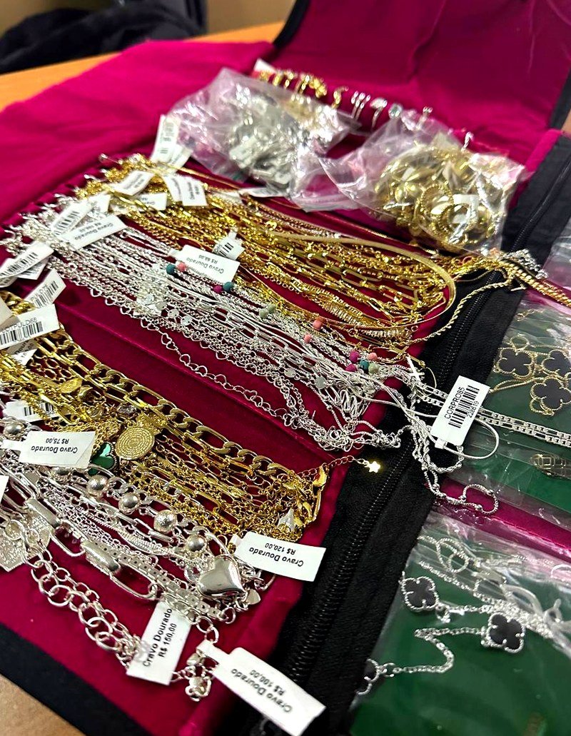 Maleta Cravo Dourado